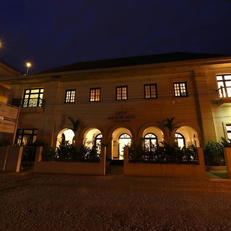 Hotel Alpha Old Court House à Kochi Extérieur photo